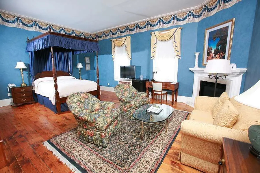 Deluxe Suite