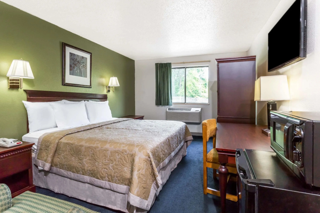 Standard Double room (full double bed)