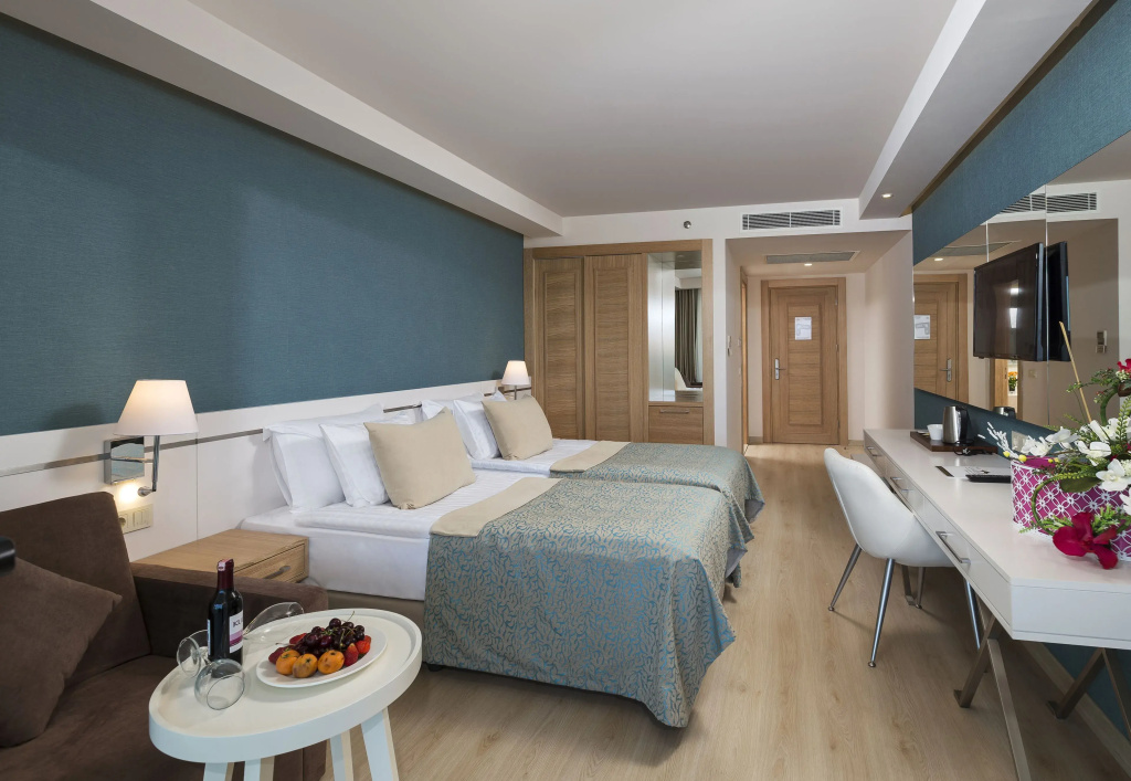 Standard Double room with land view (full double bed)
