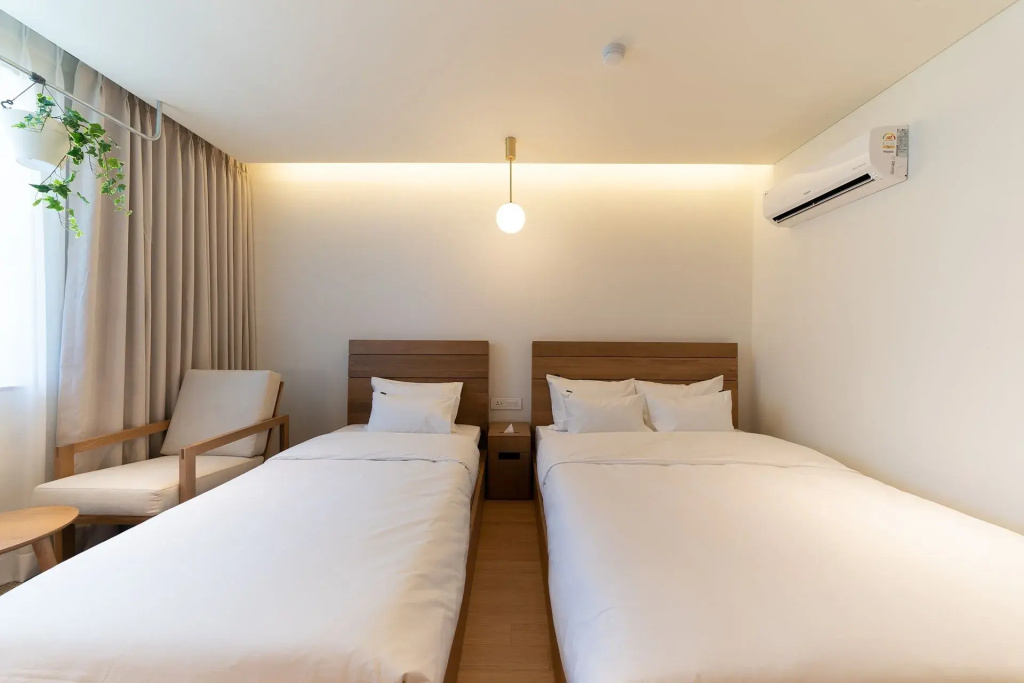 Standard Triple room