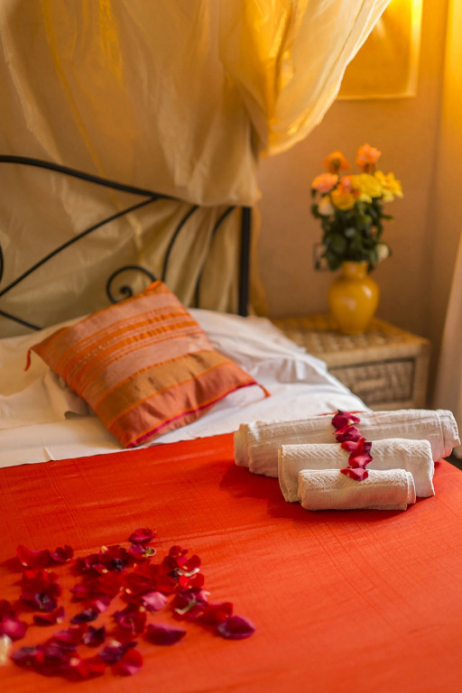 尊爵雙人房,可眺覽庭園景致,配備舒適雙人床