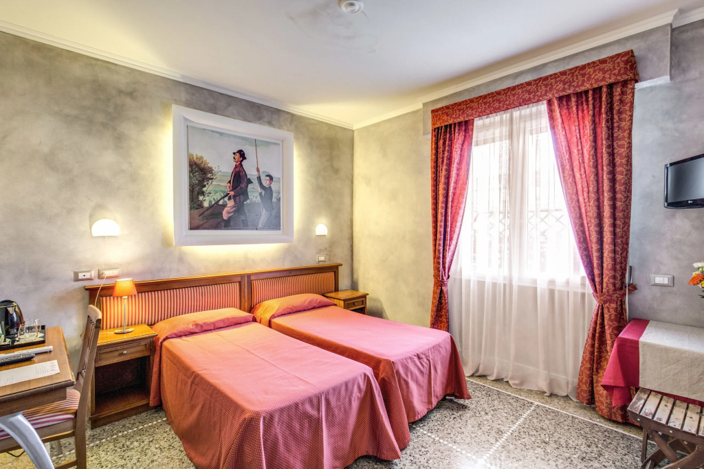 Classic Double room (full double bed)