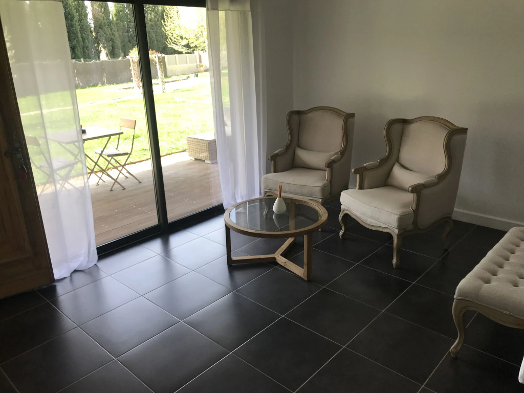 Comfort Suite with pool view