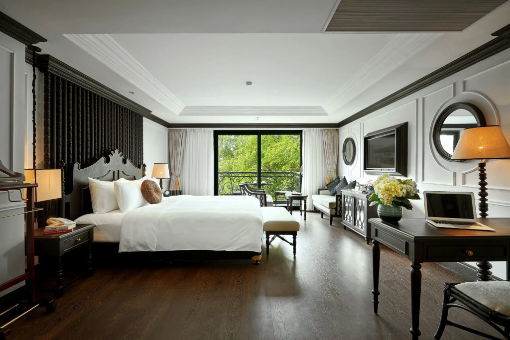 Suite with balcony