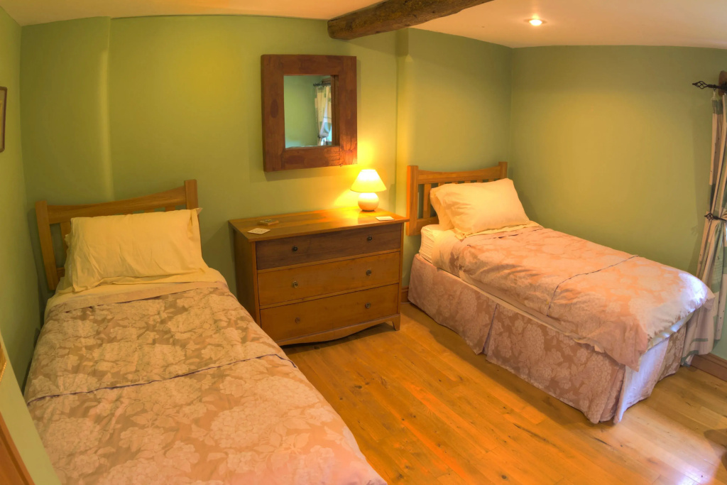 Standard Double room with garden view (full double bed)