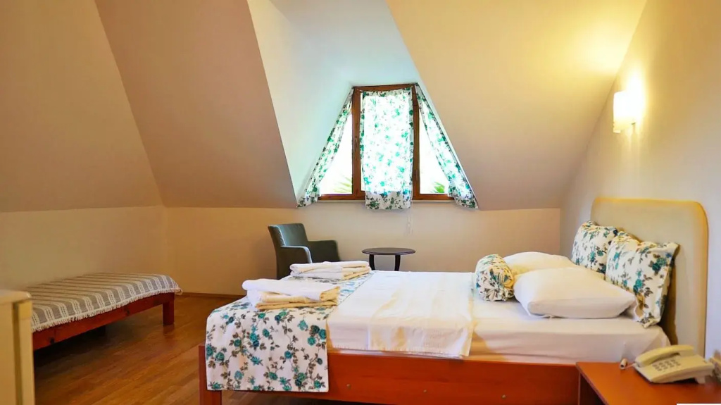Economy room