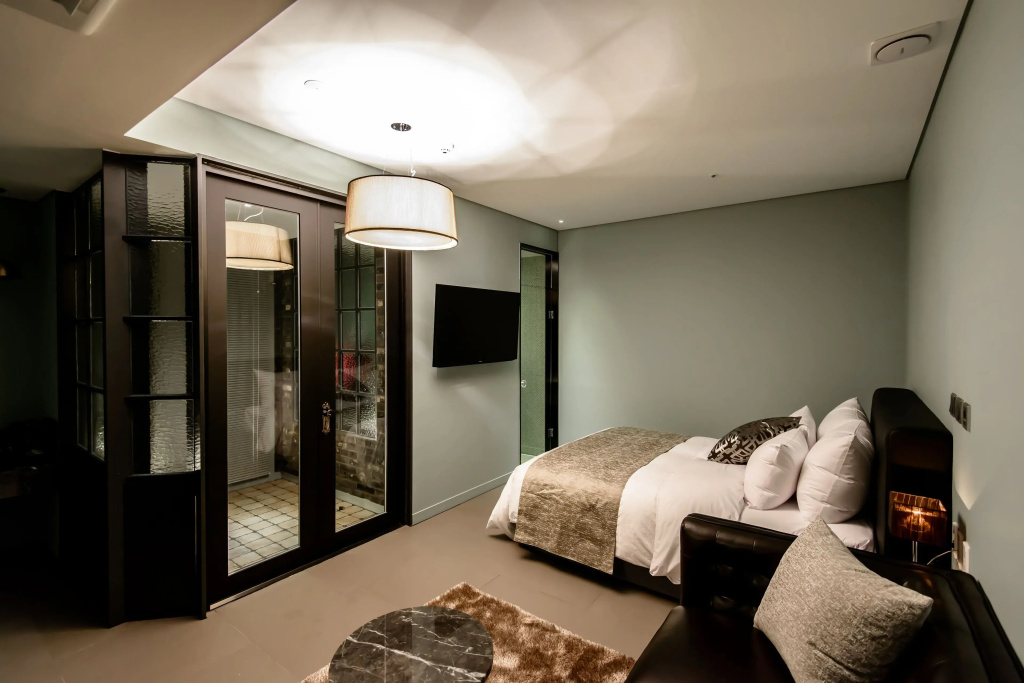 Deluxe Double room (full double bed)