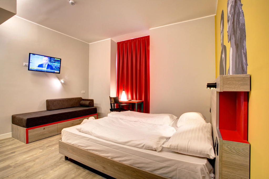 Standard Triple room