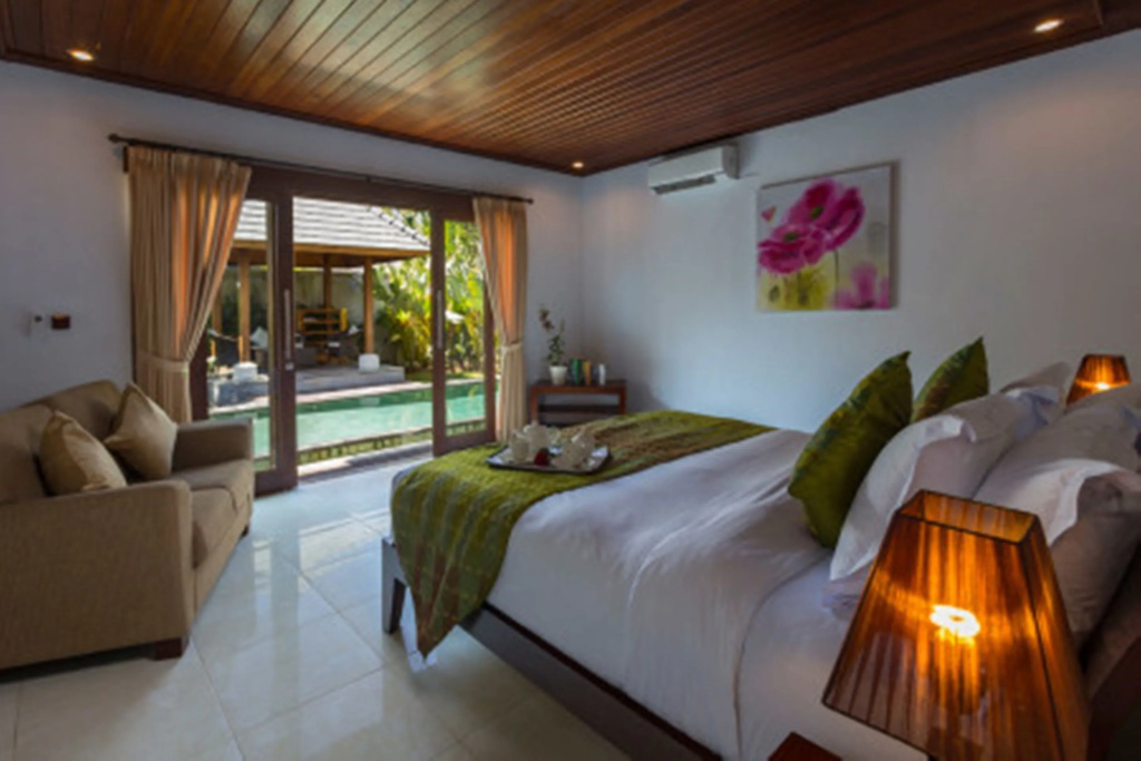 4 Bedrooms Quadruple Villa