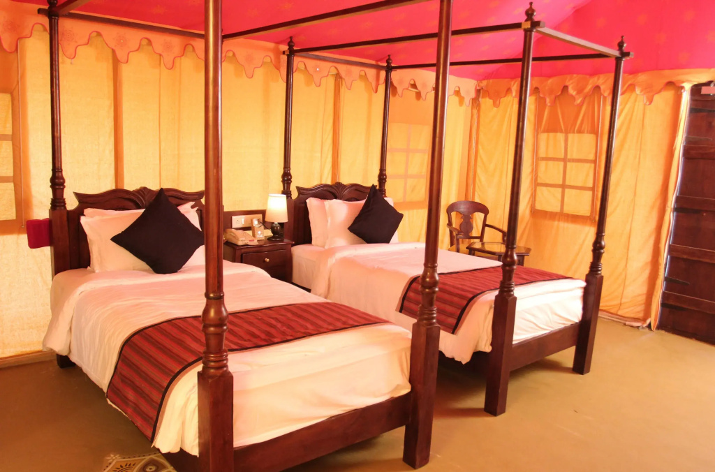 Deluxe Double room (full double bed)