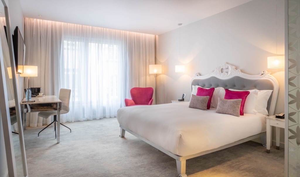 Deluxe Double room (full double bed)