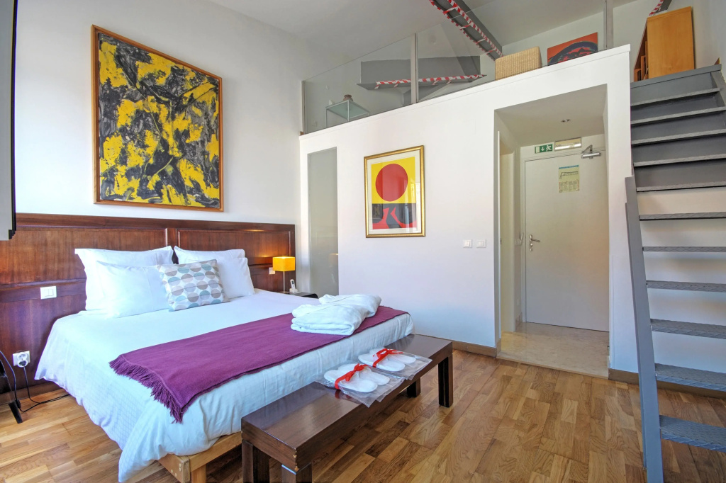 Standard Double room with river view (full double bed)