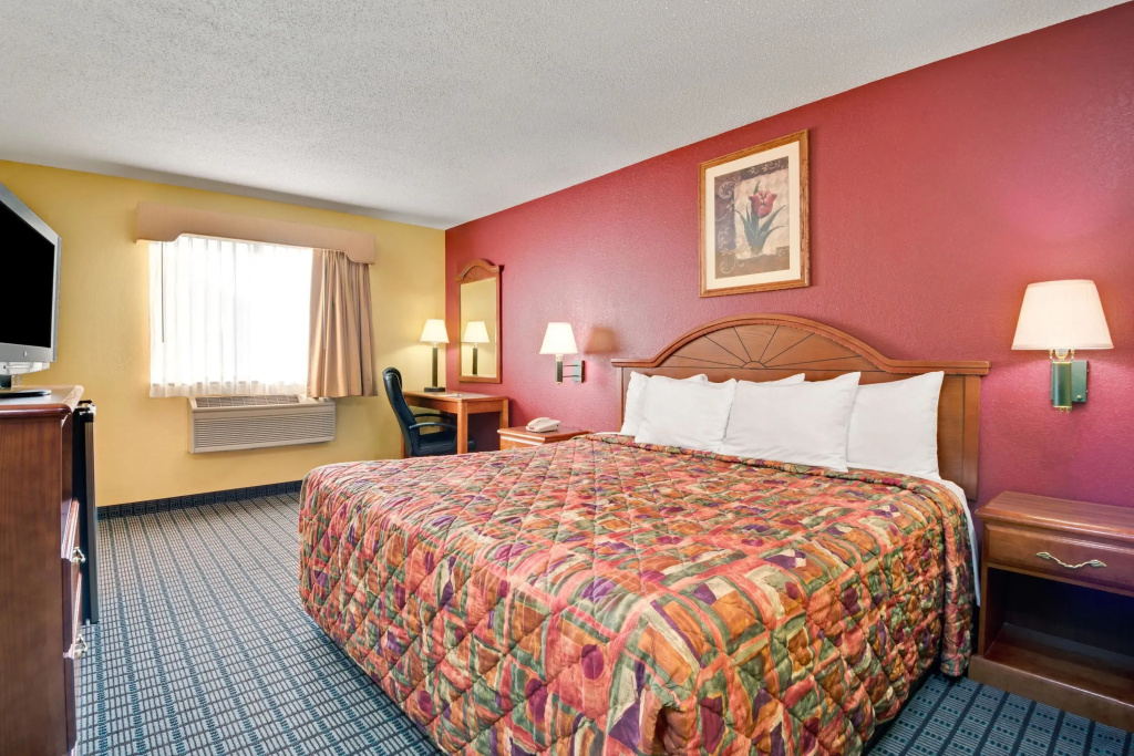 Standard Double room (full double bed)