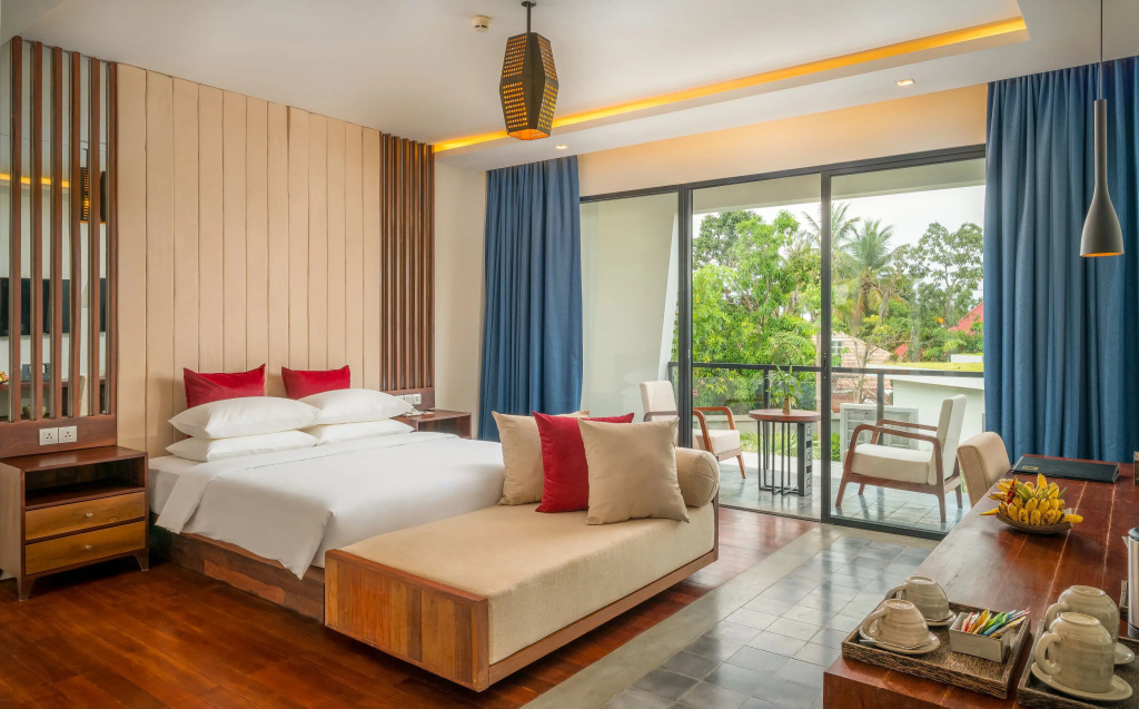 Deluxe room with pool view