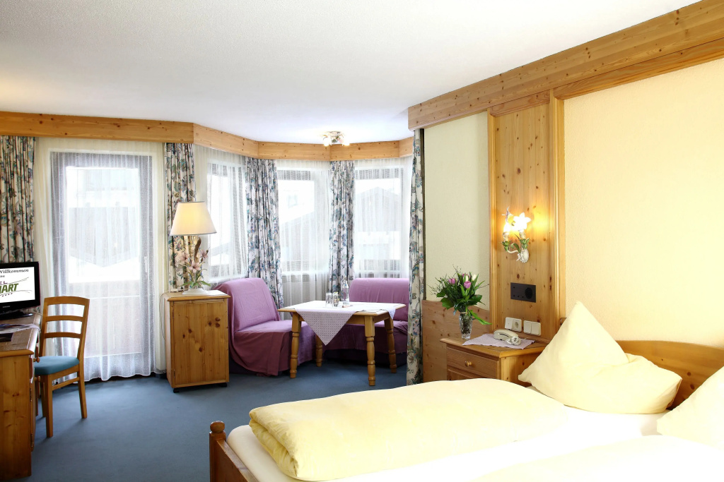 Standard Double room with balcony and with mountain view (full double bed)