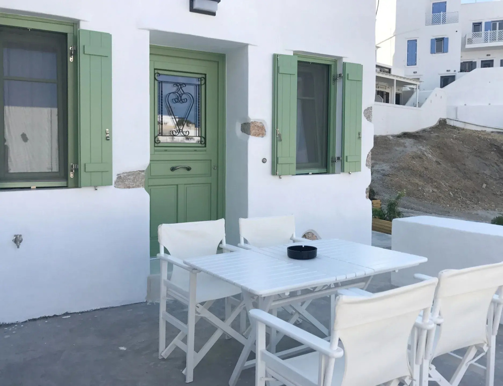 Deluxe Double Cottage with city view (full double bed)