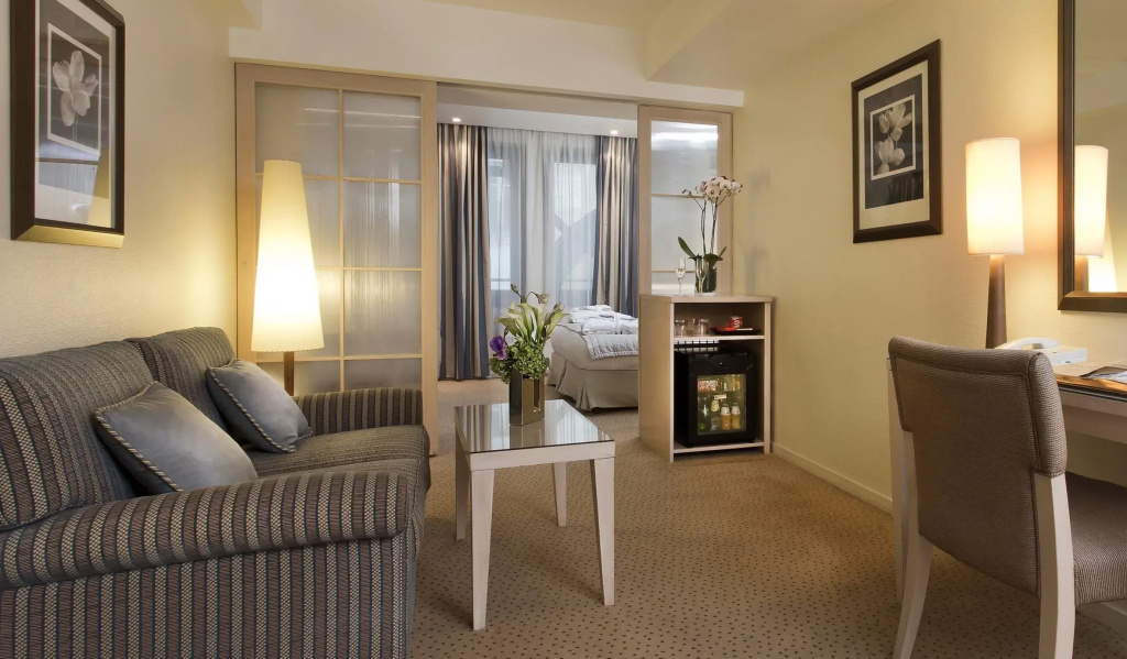 Deluxe Suite