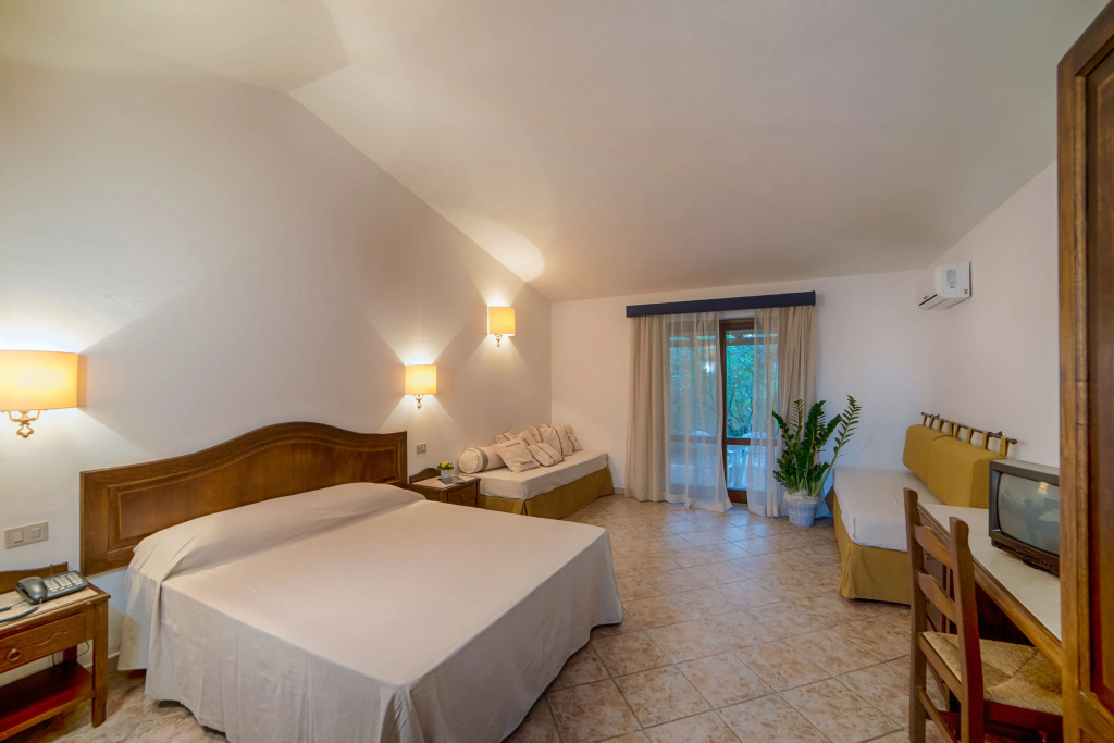 Standard Triple room