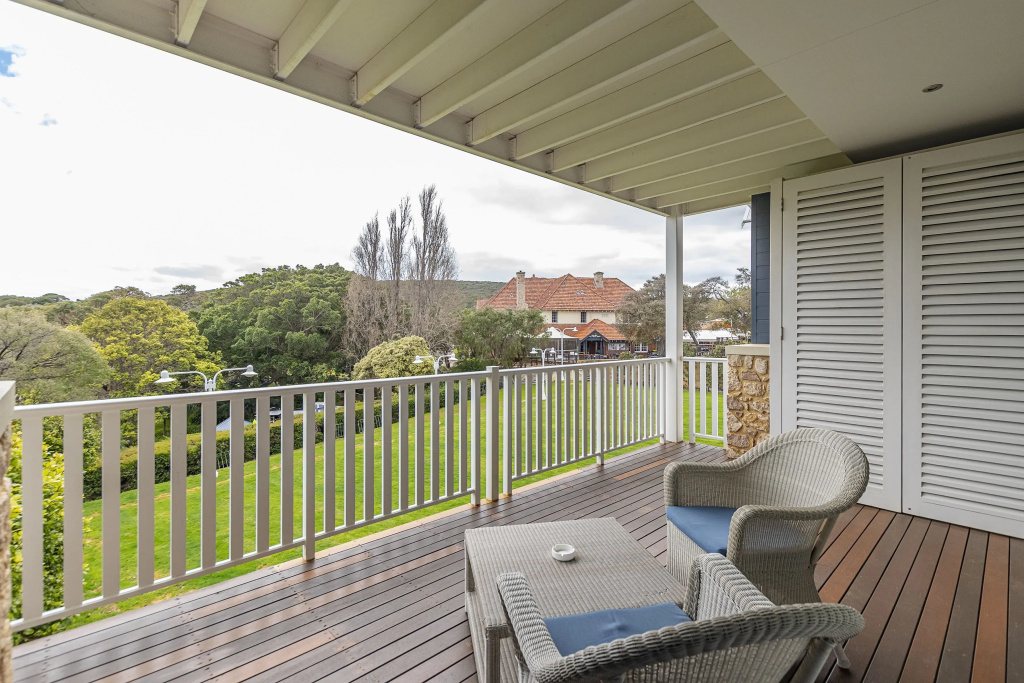 1 Bedroom Apartment with garden view