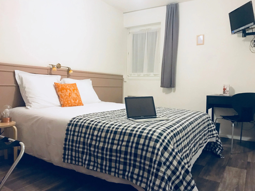 Standard Double room (full double bed)