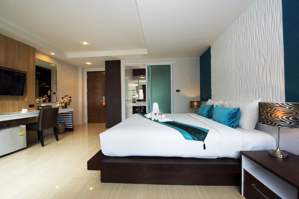 Deluxe Double room (full double bed)