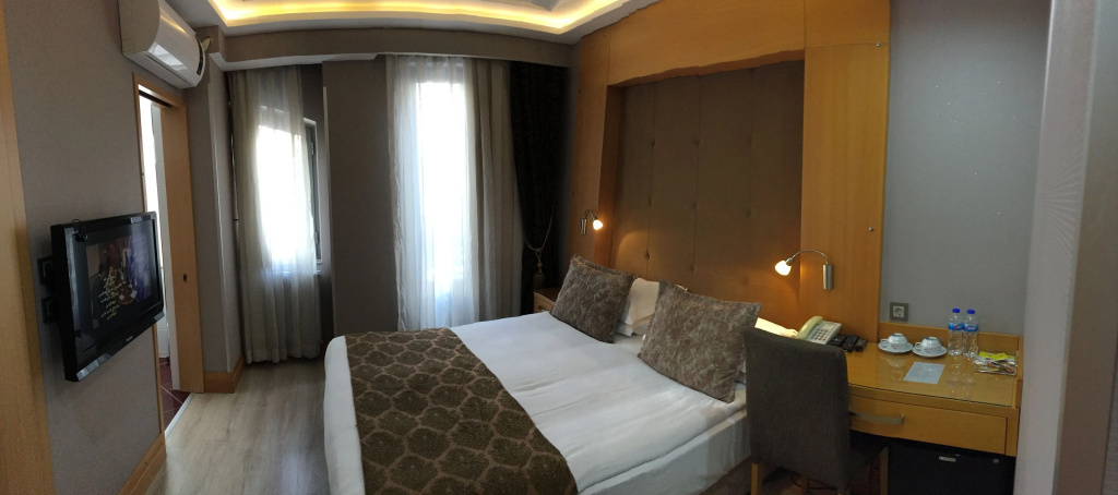 Standard Double room with street view (full double bed)