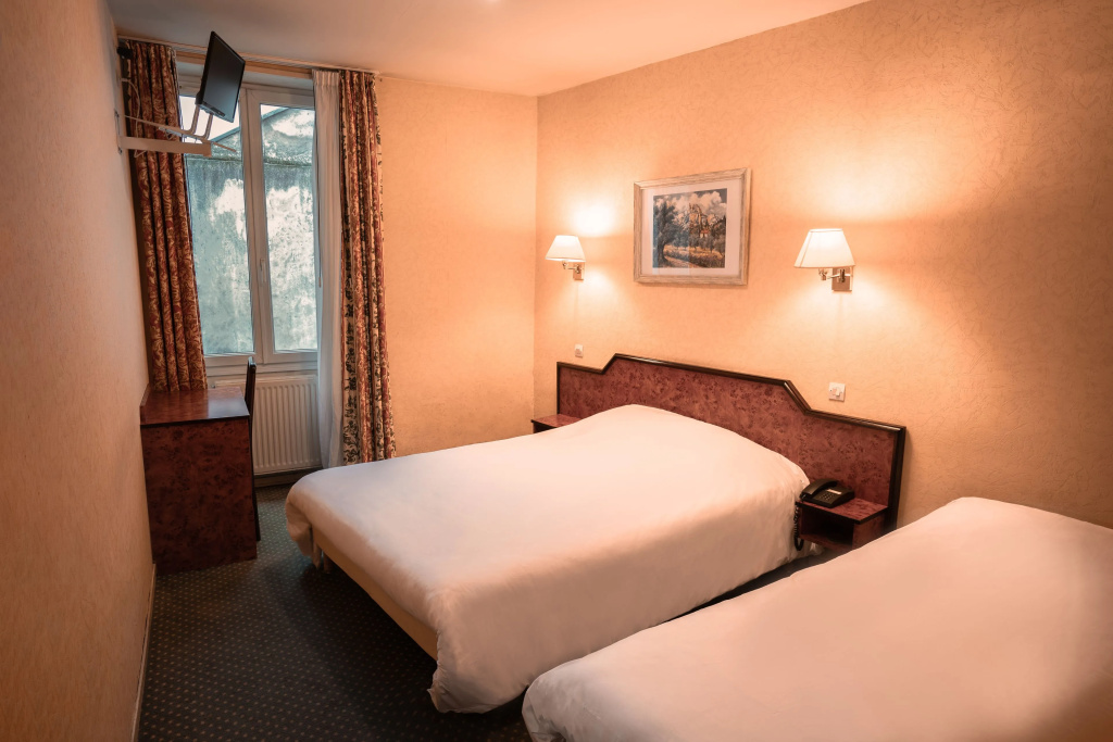 Standard Triple room