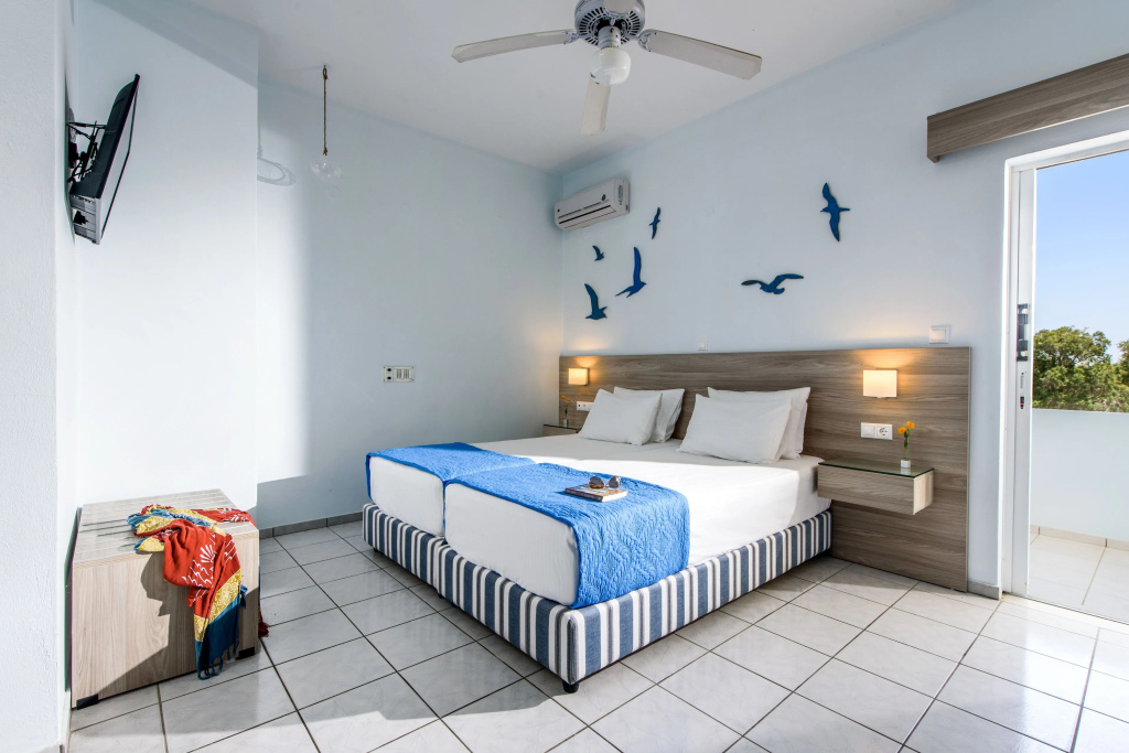 Superior Double room with sea view (full double bed)