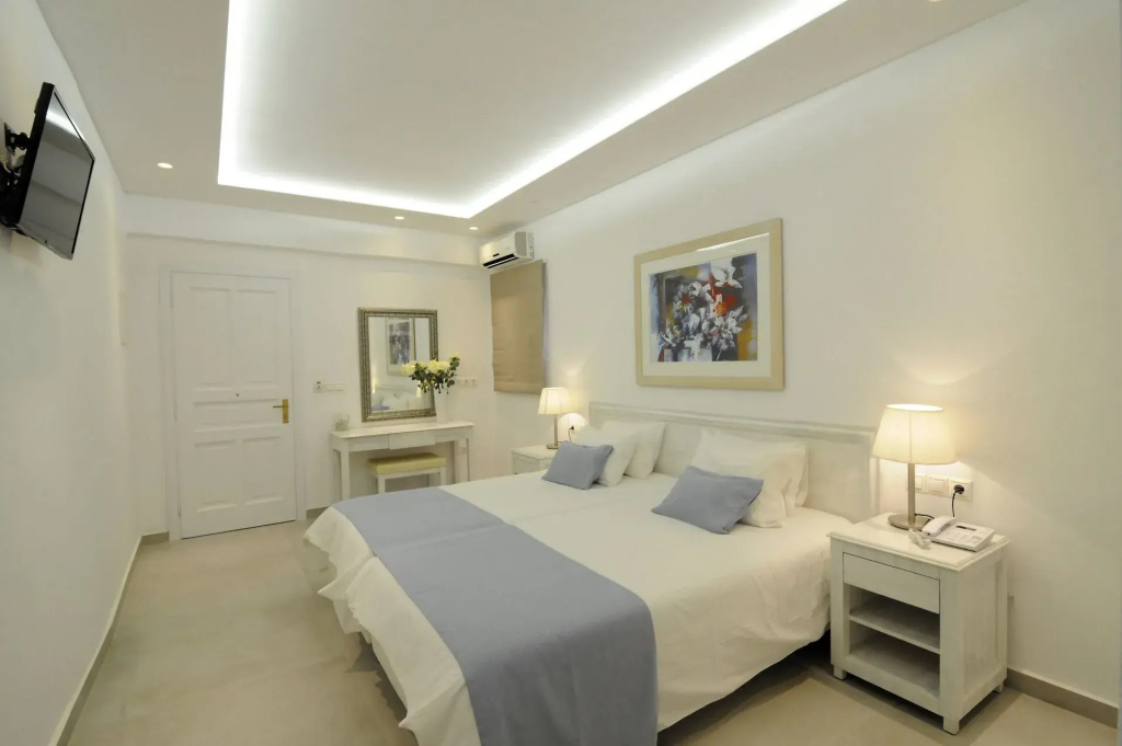 Standard Double room with partial sea view (twin beds)