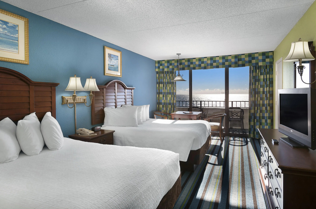 Standard Quadruple room oceanfront