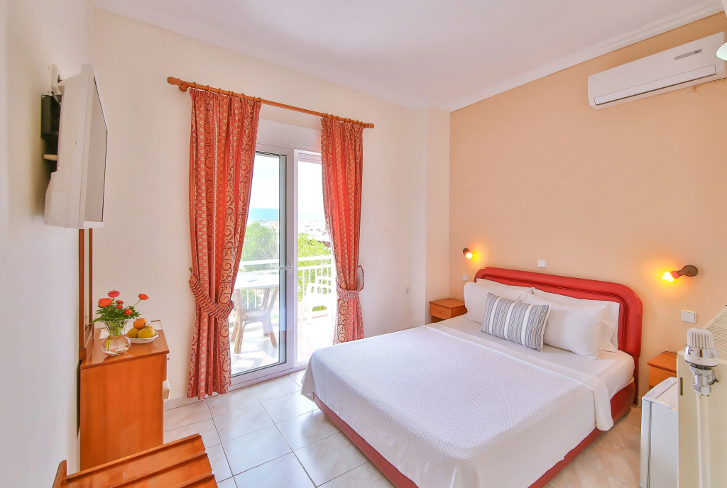Standard Double room with balcony (full double bed)