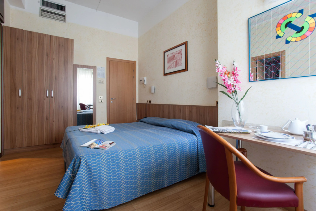 Double room with Kitchenette (full double bed)