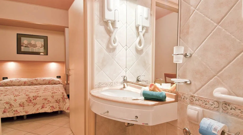 Economy room