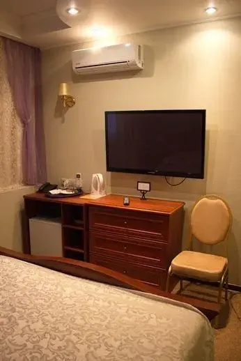 Business Double room (full double bed)