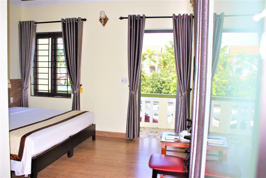 Deluxe Double room with city view (full double bed)