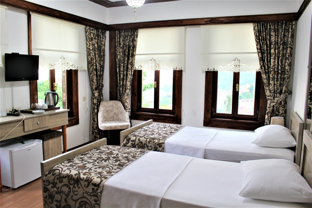 Mehmet Efendi Konagi Otel Restaurant — 7