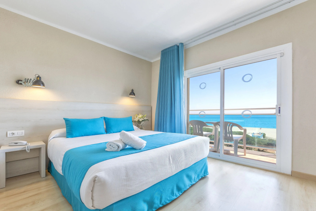 Double room (full double bed)