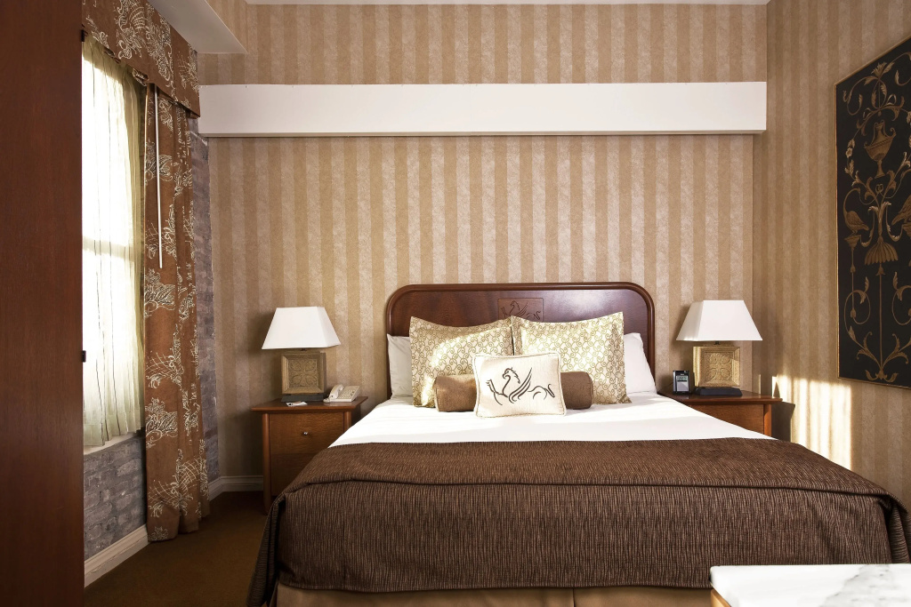 Double room (full double bed)