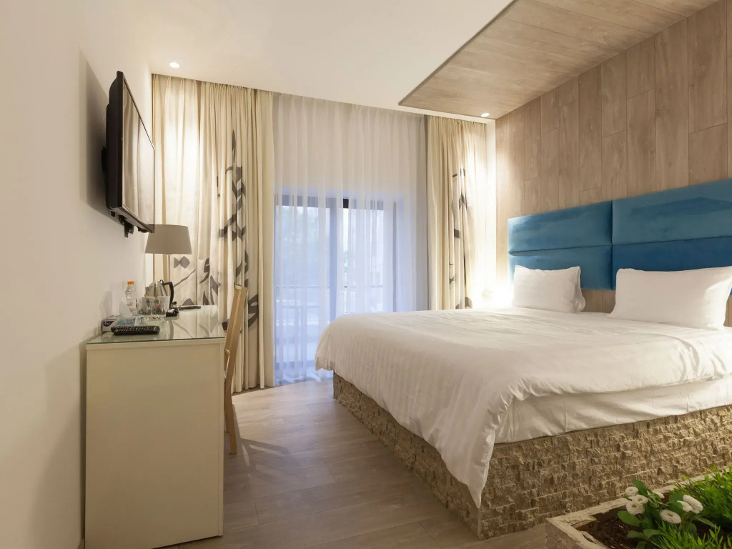 Standard Double room with balcony (full double bed)