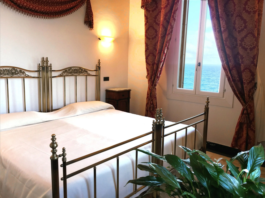 Standard Double room with sea view (full double bed)