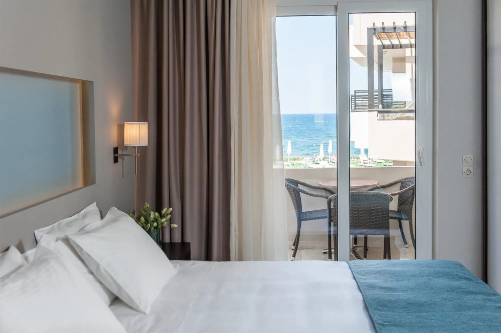 Suite with partial sea view