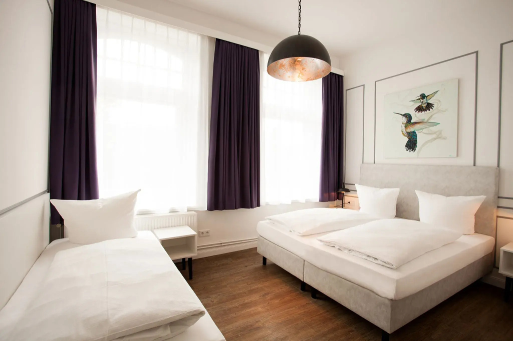 Standard Triple room