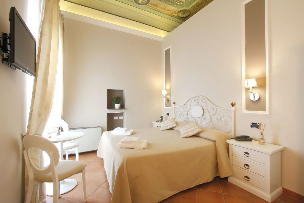 Double room (full double bed)