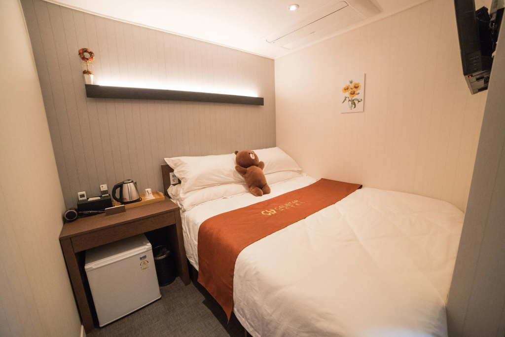 Double room (full double bed)