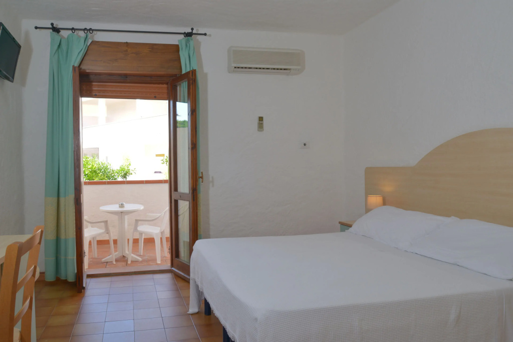 Standard Double room with sea view (full double bed)