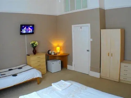 Standard Triple room