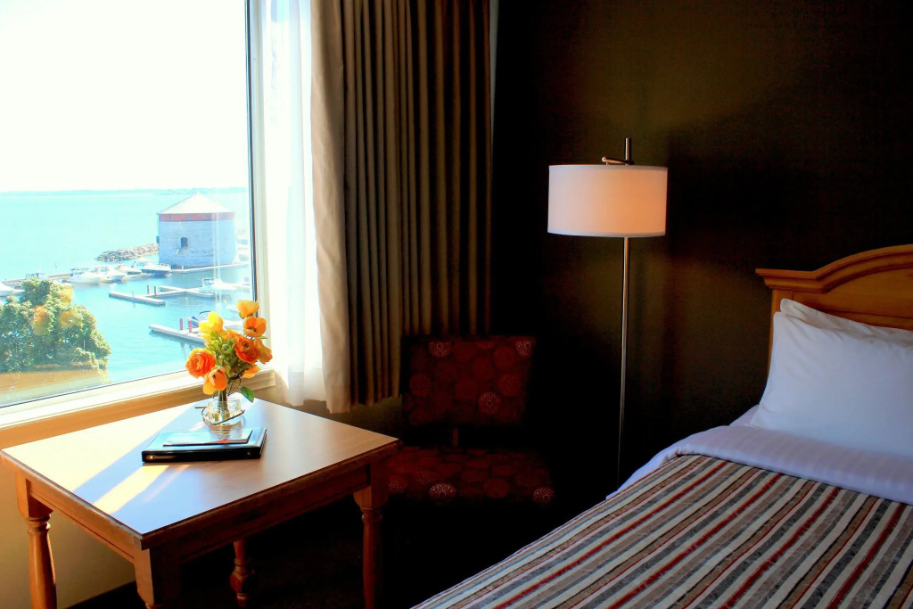 Standard Quadruple room with lake view