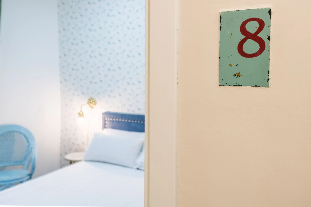 Economy room