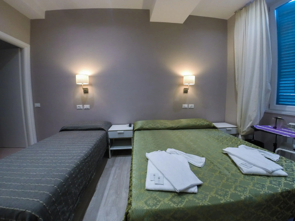 Standard Triple room