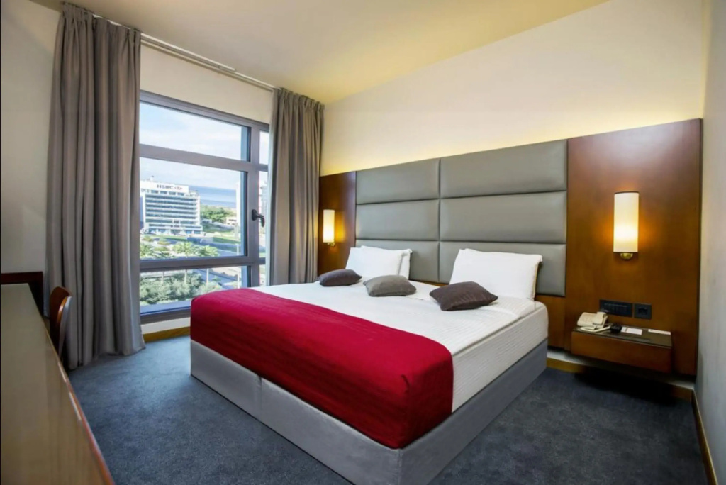 Deluxe Double room with partial sea view (twin beds)